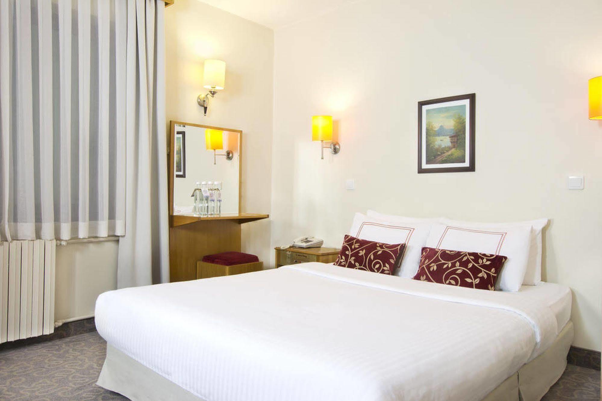 Ilkay Hotel Стамбул Екстер'єр фото